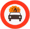 ENTRADA PROHIBIDA A VEHICULOS QUE TRANSPORTEN MERCANCIAS EXPLOSIVAS O INFLAMABLES Prohibicin de paso a toda clase de vehculos que transporten mercancas explosivas o fcilmente inflamables y que deban circular de acuerdo con su reglamentacin especial.