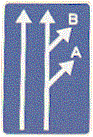 PRESEALIZACIN DE DOS SALIDAS MUY PRXIMAS. Indica la proximidad de dos salidas consecutivas entre las que, por carecer de distancia suficiente entre si, no es posible instalar otras seales de orientacin individualizadas para cada salida. Las letras o, en su caso, los nmeros corresponden a los de las seales de presealizacin inmediatamente anteriores.